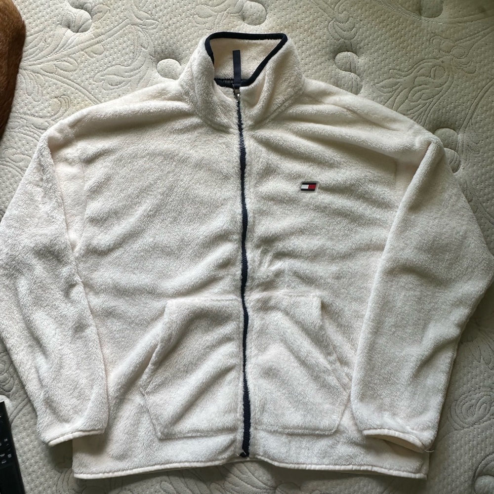 tommy hilfigure activewear fuzzy zip up jacket